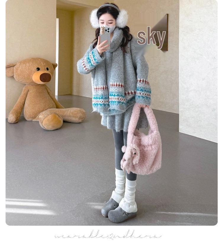 

Maternity Fair Isle Red Three-Piece Set: Jacquard Sweater, Loose Cardigan, Skirt, Scarf. Large світло-сірий колір