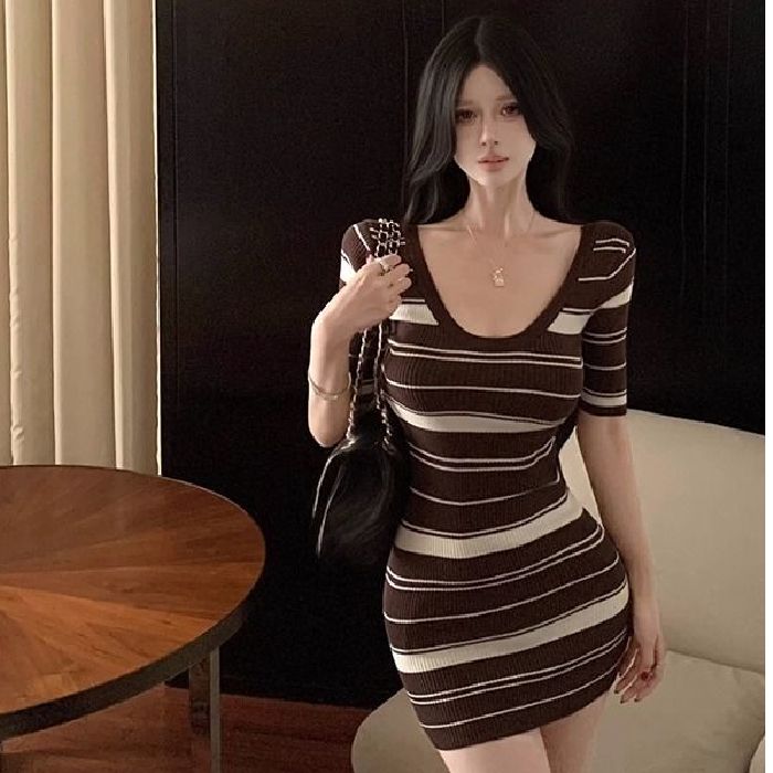 

Полосатое платье с открытой спиной, V-образным вырезом и короткими рукавами, женское вязаное платье, мини-юбка по талии и бедрам для горячей девушки One size кофейный