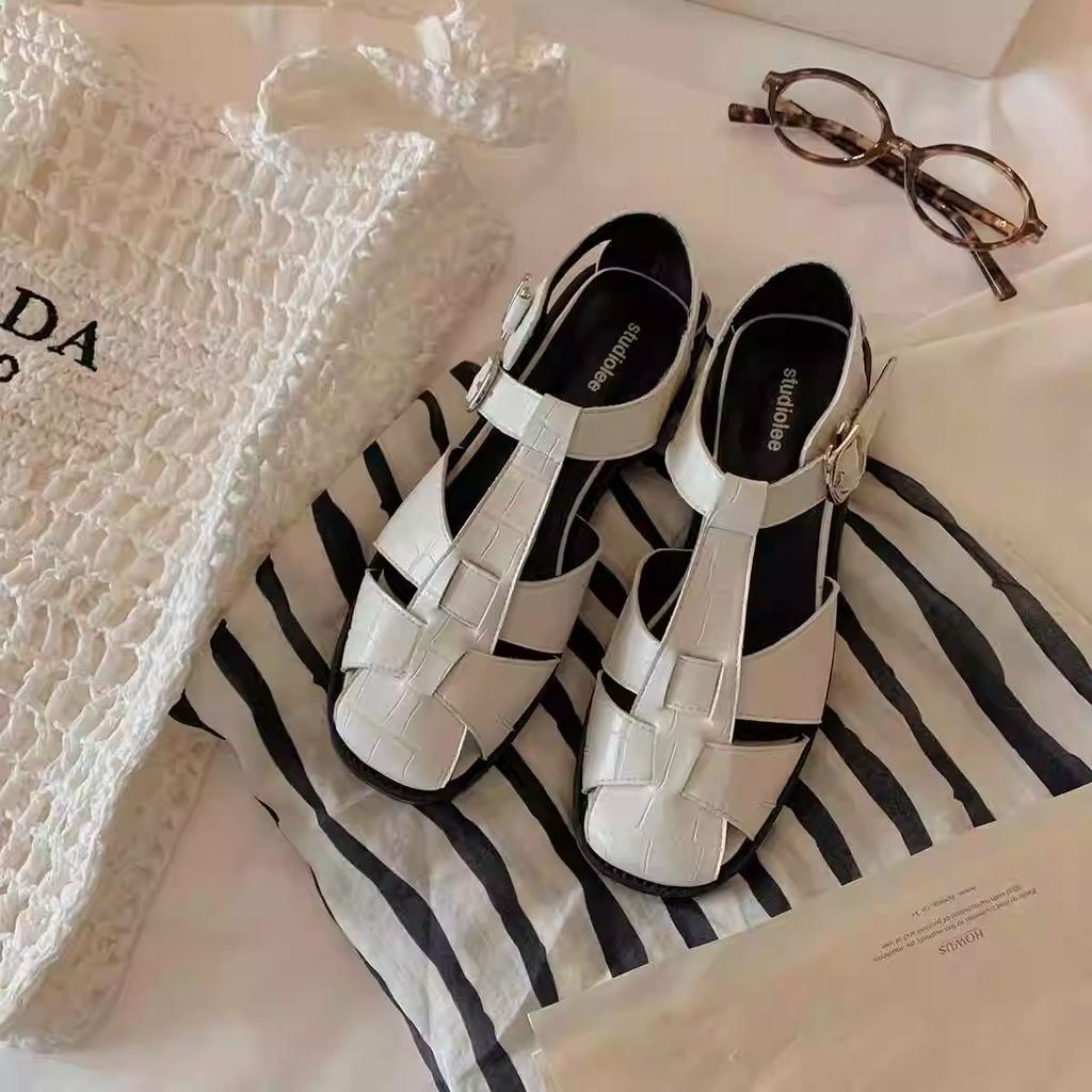 Roman style woven design square head hollow bag head soft surface sandals women's summer