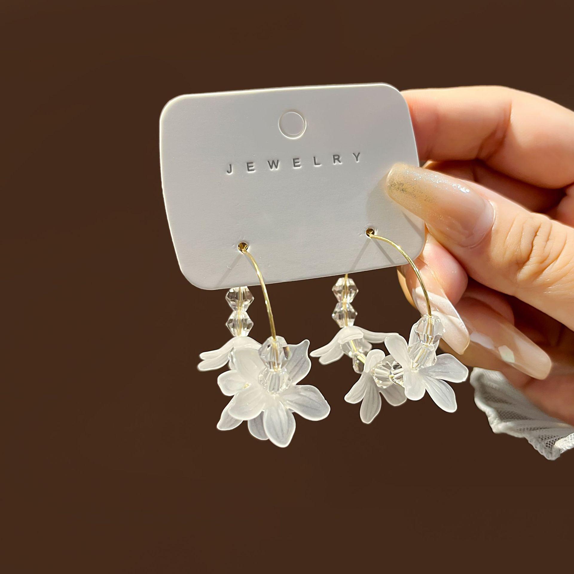

Silver Needle Korean White Petal Shell Earrings with Transparent Flower and Pearl Tassel Stud