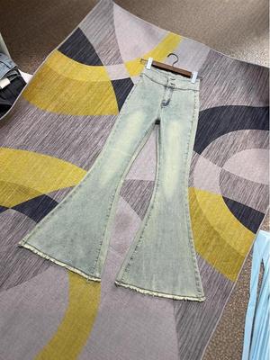 Jeans Stretch Micro-Flare a Vita Alta alla Moda 2025 - Snellenti, Valorizzanti, Orlo Grezzo, Versatili e per Persone Alte