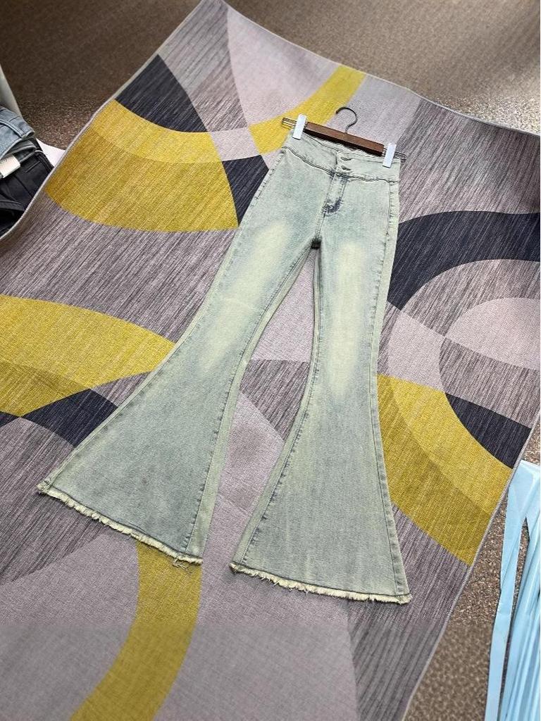 Jeans Stretch Micro-Flare a Vita Alta alla Moda 2025 - Snellenti, Valorizzanti, Orlo Grezzo, Versatili e per Persone Alte