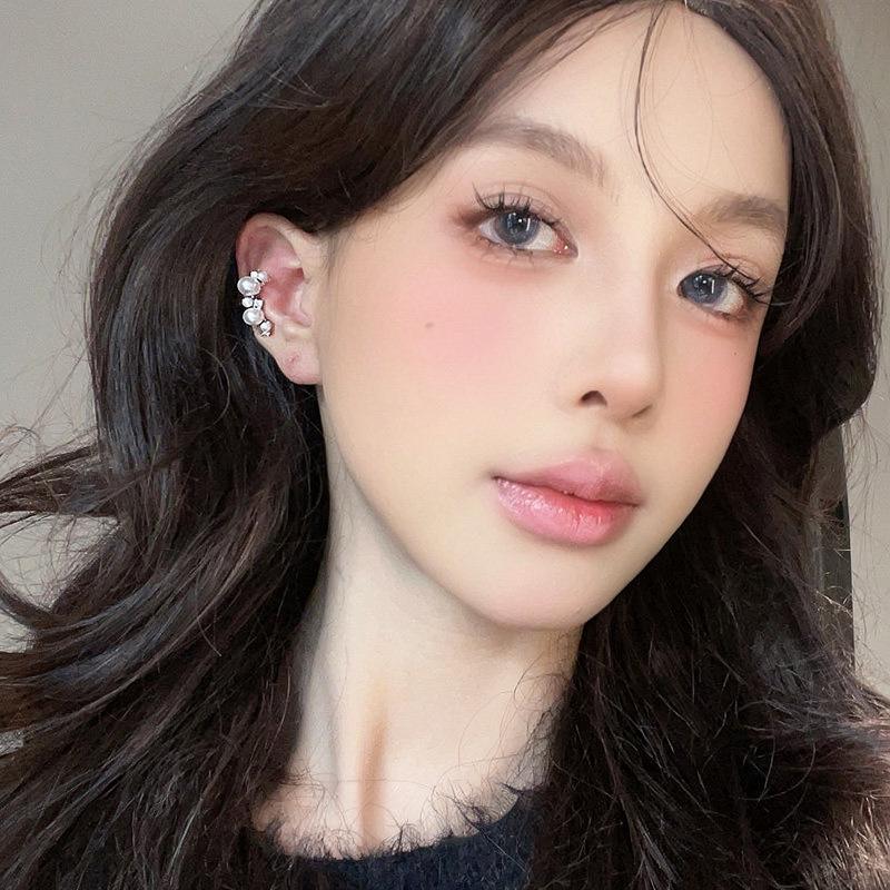 Luxurious Zirconia & Pearl No-Pierce Ear Cuff - Elegant & Fashionable Women s Earring