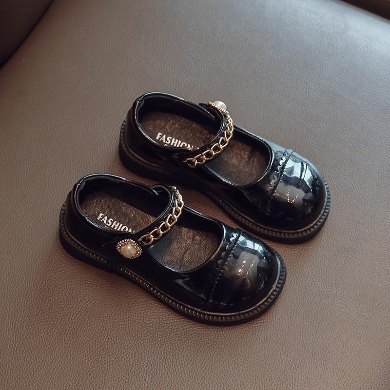2024 New Girls Leather Shoes Versatile Chains Pearls Shallow Children Shallow Loafers Kids Shoes Soft Breatheable Cool Glossy PU