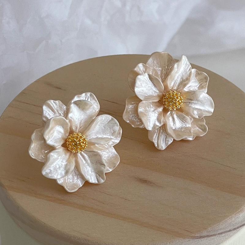 Multicolored Acrylic Flower Stud Earrings for Women Geometric Personality Folding Flowers Ball Gardenia Ear Jewelry Gift