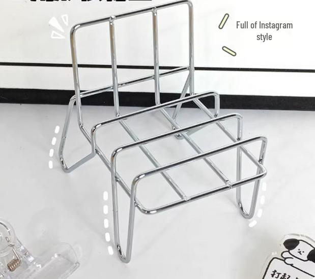 

Adorable Small Chair Phone Holder: Stylish Dorm Room Desktop Essential for Binge-Watching