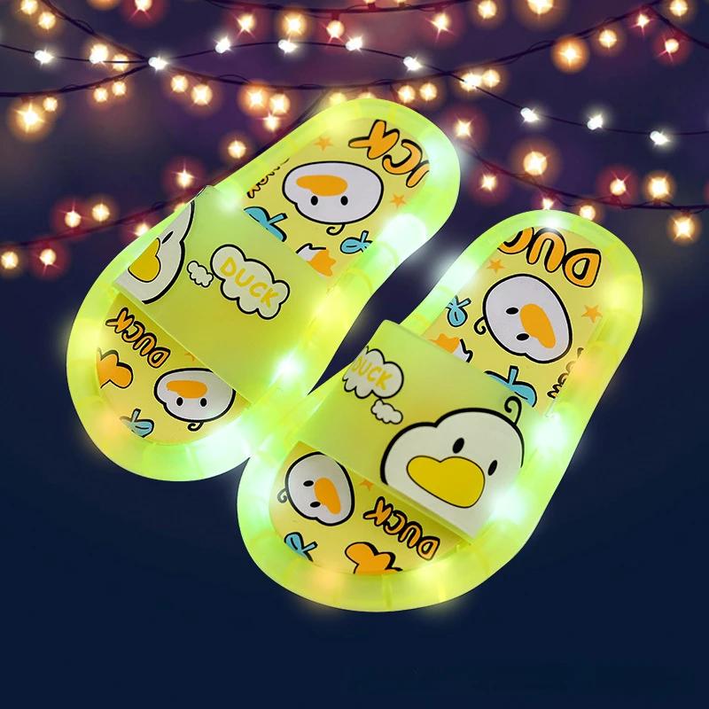 Nuevas Zapatillas Luminosas Lindas para Niños Zapatos de Cristal Luces Brillantes Niños Niñas Dibujos Animados Brillantes Lindo Bebé Genial Interior Exterior