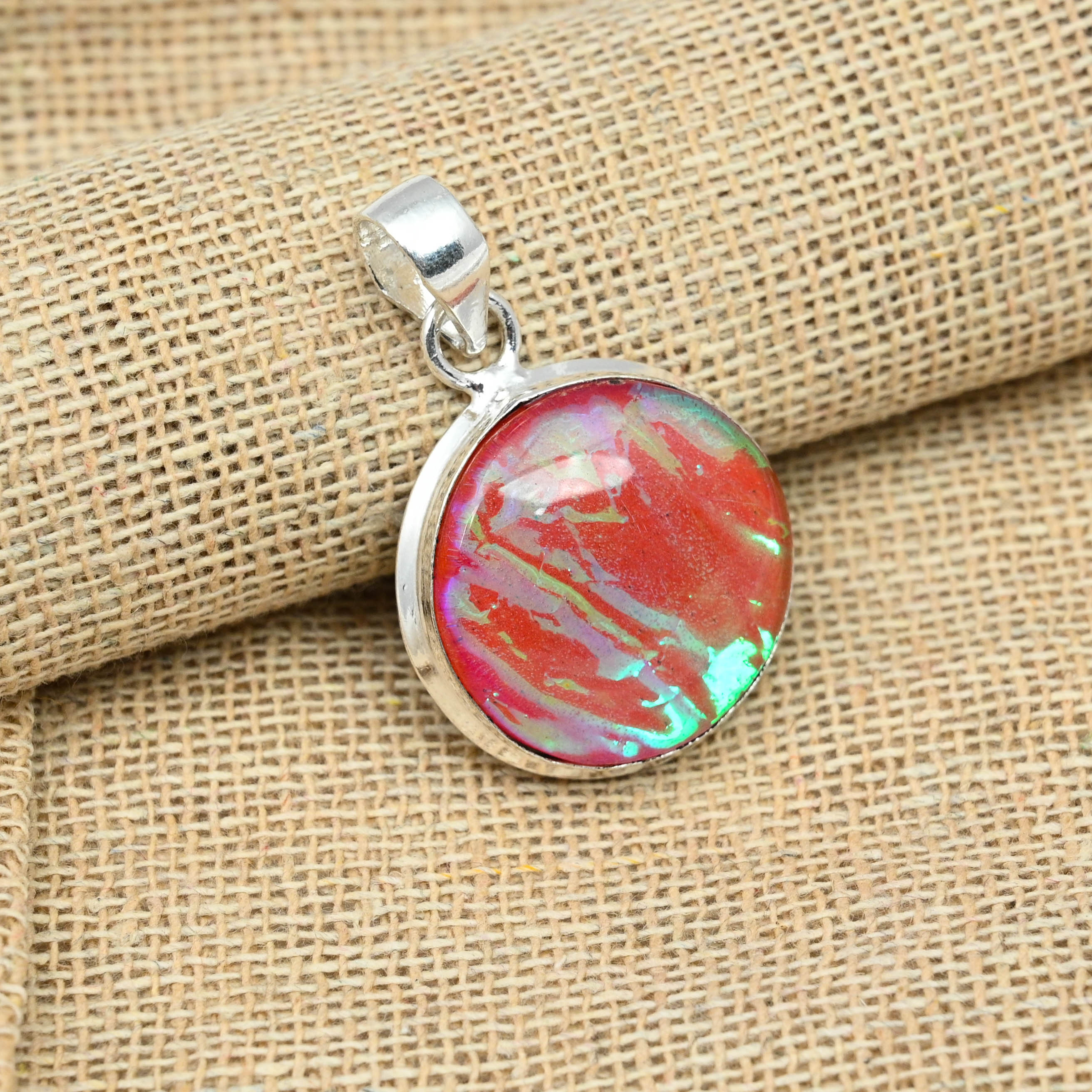 

Красный австралийский тройной опал, драгоценный камень, ювелирные изделия из стерлингового серебра 925 пробы, женский кулон для подарков 1.57 Inches красный