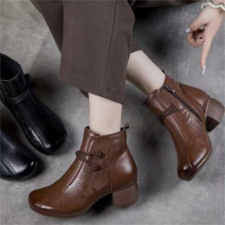 2025 winter retro fashion short boots soft-soled mother shoes new ethnic fashion versatile Martin boots thick velvet warm