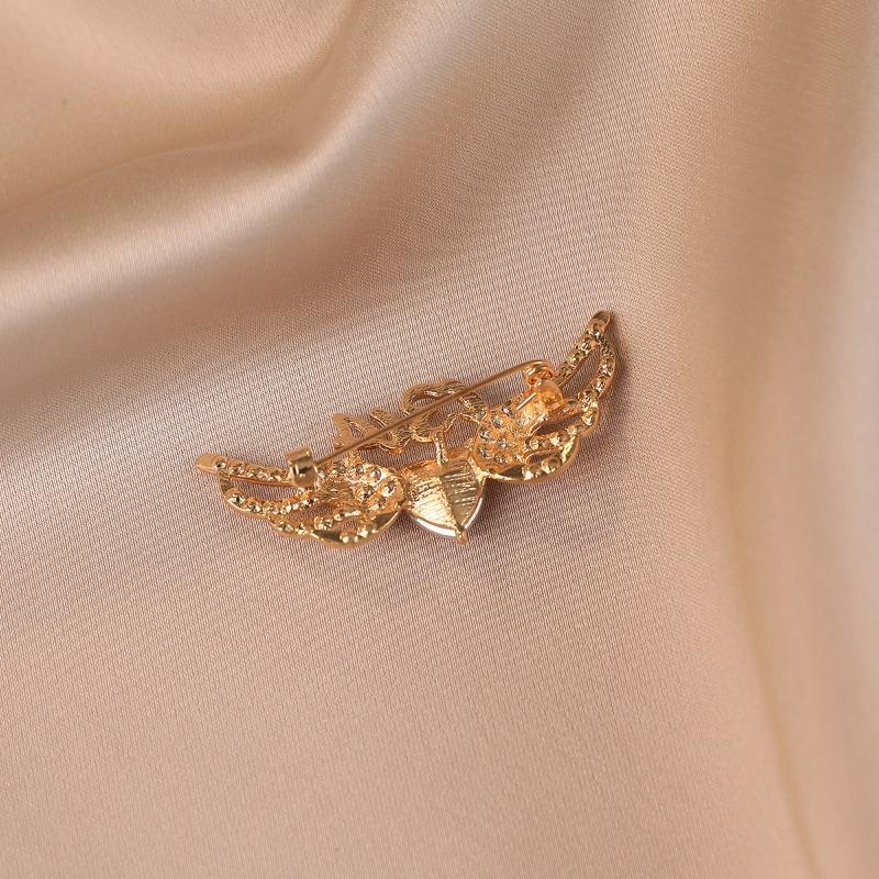 Love Angel Wings Anti-glare Brooch High-end and Light Luxury Design Niche Brooch for Women's Shirts