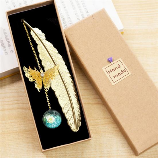 Bookmark Vintage Metal Feather Bookmark Realistic 3D Butterfly Pendant Dried Flower Book Lovers Teachers Gift Book Accessories with Gift Box