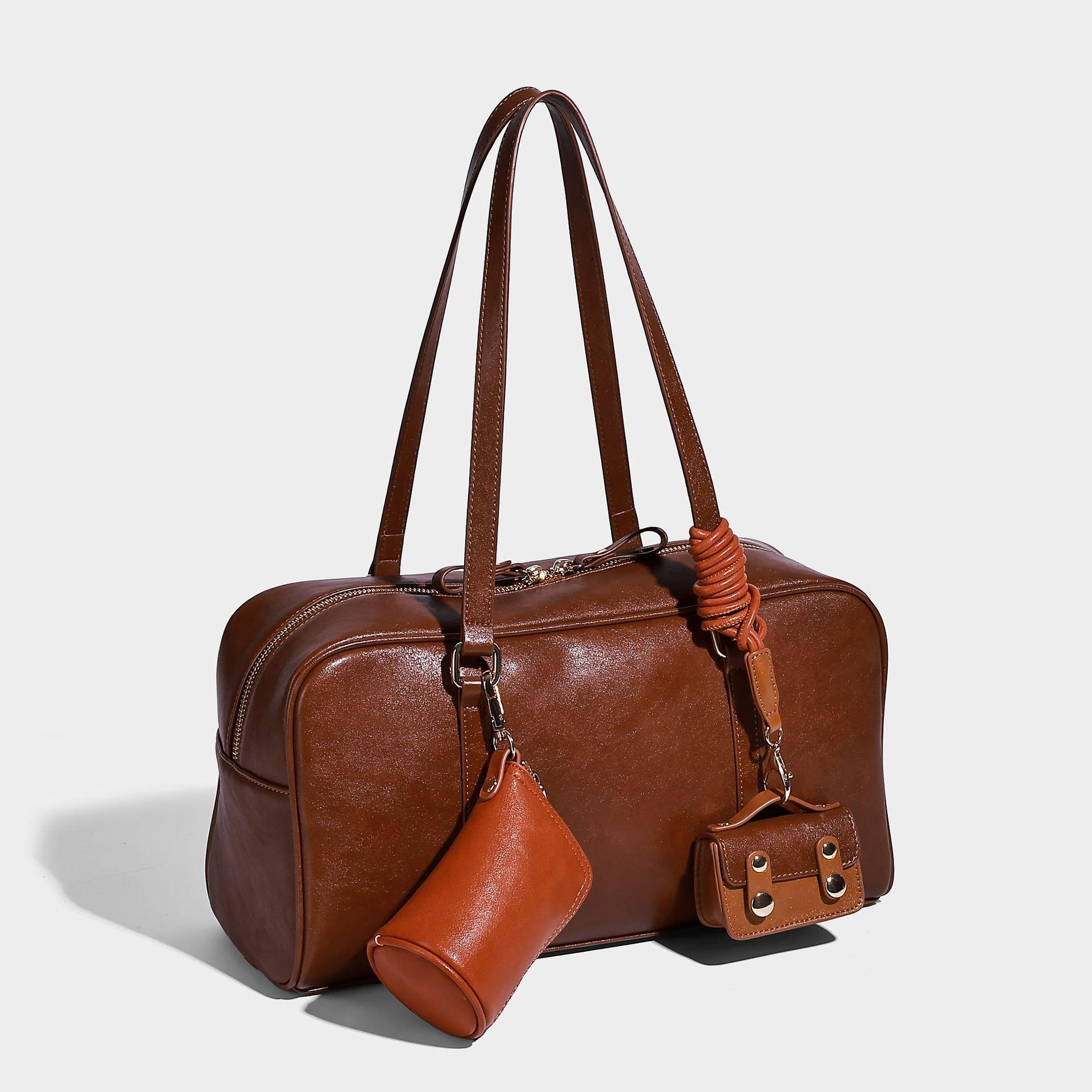 

Winter Vintage Large Capacity Women s Handbag 2025 New Commuting Versatile Shoulder Handbag Boston Pillow Bag 35*12*19CM коричневый