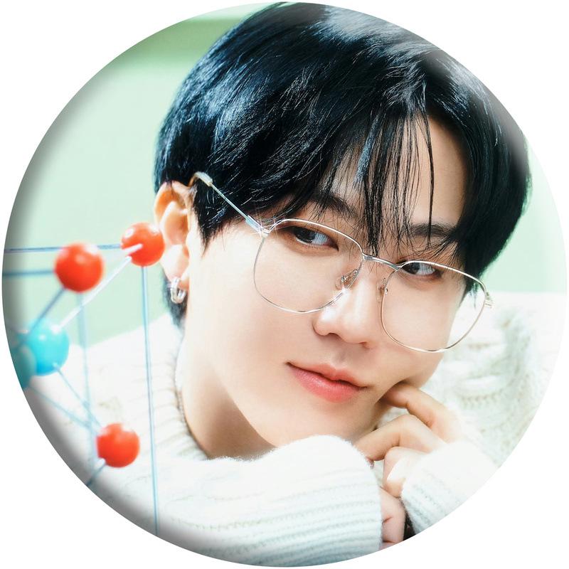 Stray Kids 5th Gen Fanclub Badge Mirror Keychain - Hwang Hyunjin Star Merchandise