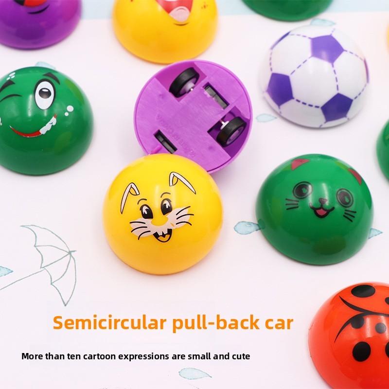 Mini-Aufziehspielzeug aus Kunststoff mit Cartoon-Ausdruck Halbkugel-Design für Kinder und Familienspaß