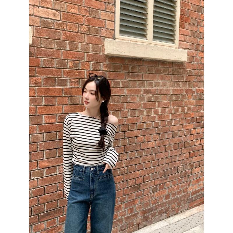 Camisa feminina estilo sul-coreano chique listrada com ombros de fora, mangas compridas, slim, roupa íntima, camisa de fundo retrô para mulheres