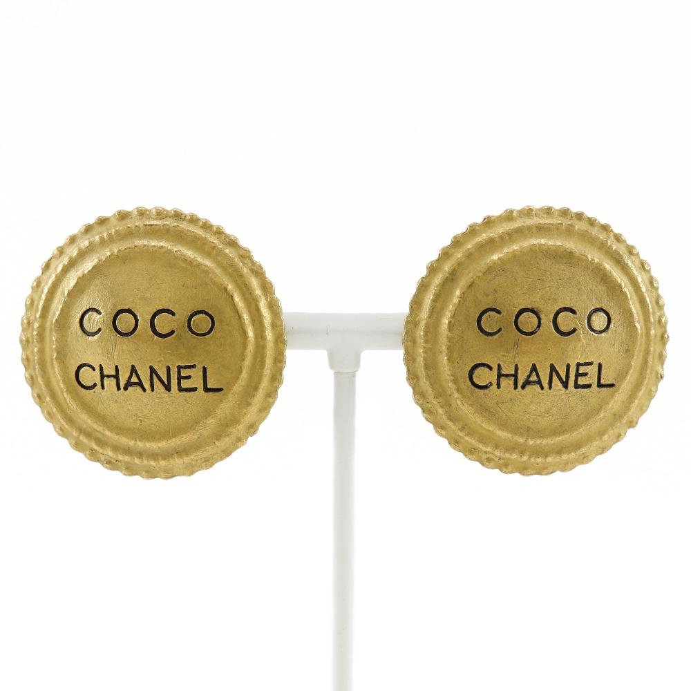 

CHANEL COCO logo Earring vintage Plated Gold 28g Women Used