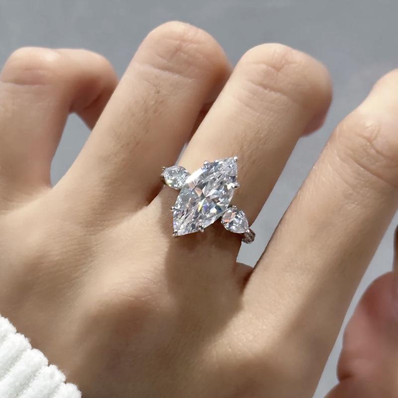 Zhuozhifan Women's S925 Sterling Silver Oval Cut Stone Two-Tone Gold and Silver Ring - Fashionable High-End Style
