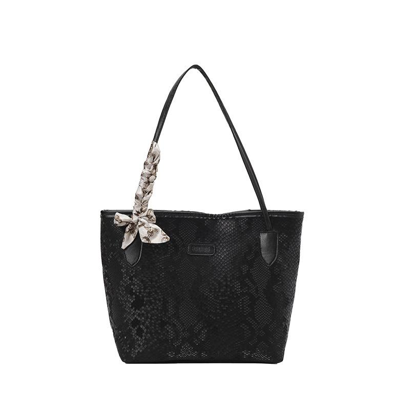 Fashion Light Luxury Niche Design Sense Large Capacity High Sense Casual Trend Portable Shoulder Armpit Bag