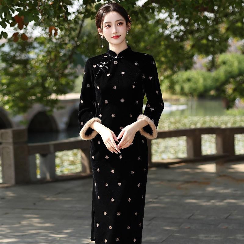 Black Velvet Long Sleeve Cheongsam Dress Winter Warm Thickened Retro Style Women Daily Wear