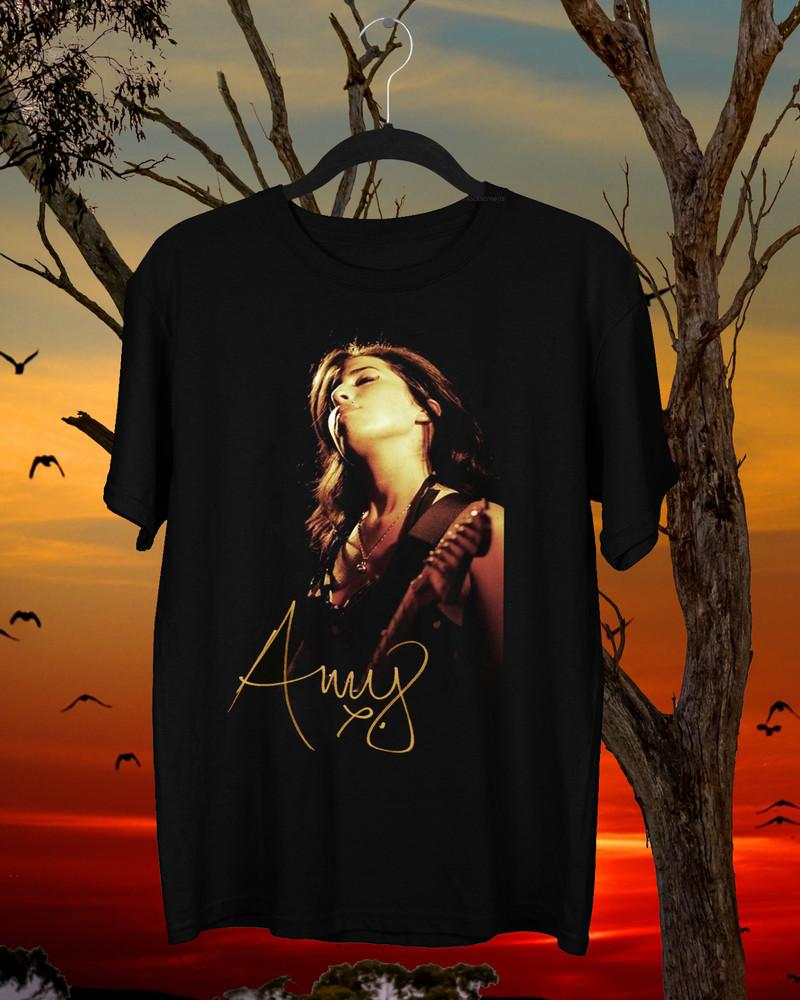 Neues Inspiriertes Amy Winehouse Signature Geschenk Für Freund Schwarzes Shirt Unisex T-Shirt