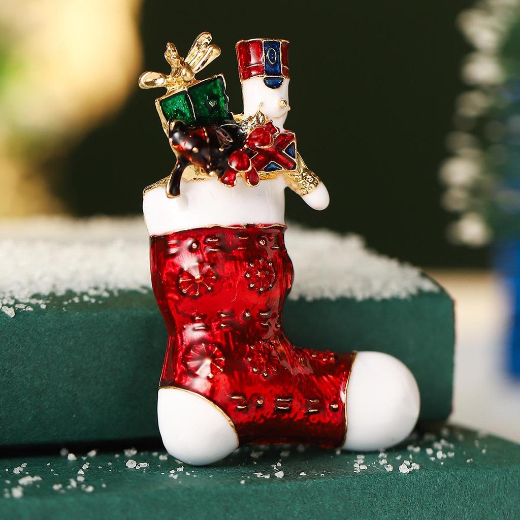 Exquisite Alloy Snowflake Reindeer Christmas Hat Brooch