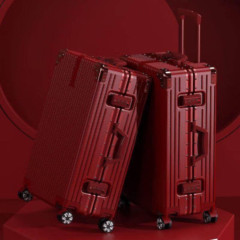 Roter Hochzeitsaussteuer Reisekoffer