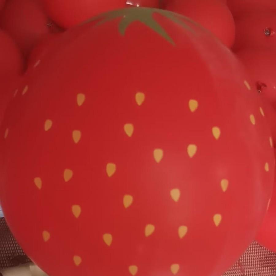 36-inch Round Thickened Cartoon Strawberry Watermelon Balloon - Large and Colorful for Parks and Events.