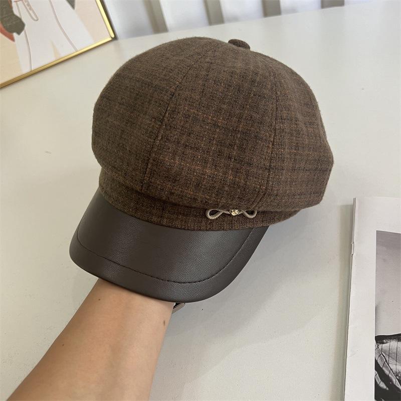 

Осенняя клетчатая шерстяная шляпа с анисом, женская кепка с кожаным козырьком, подчеркивающая лицо, маленький берет, шляпа художника M（56-58cm） темно-коричневого