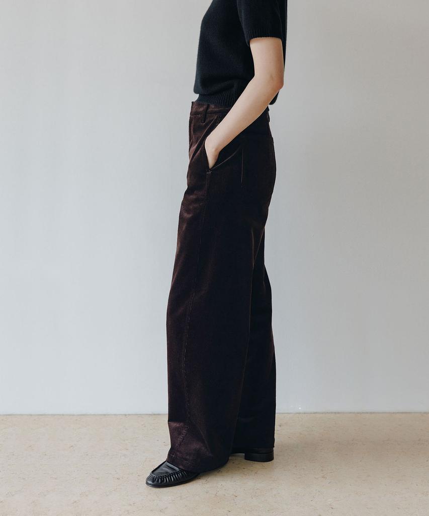 Beullaengkeulumumeon Smooth Corduroy Pants_Deep Cacao