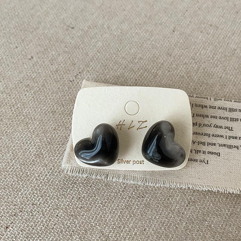 Unique Design Sense Resin Smudged Cat Eye Stud Earrings Women'S Niche Personality Fashion Commuter Versatile Earrings