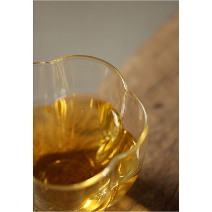 Thickened Glass Fair Cup High Temperature Resistant Transparent Fair Cup Flower Shape Even Cup Japanese Style Tea Divider