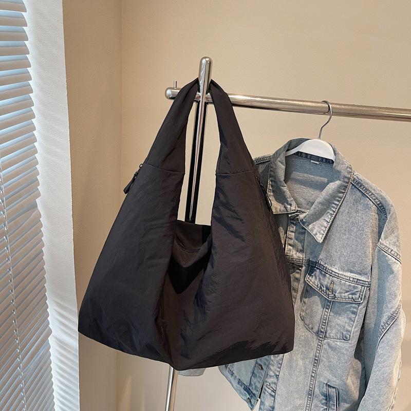 Underarm Large-capacity Bag Women's 2025 New Fashion Casual Niche Design Shoulder Bag Simple Personalized Tote Bag