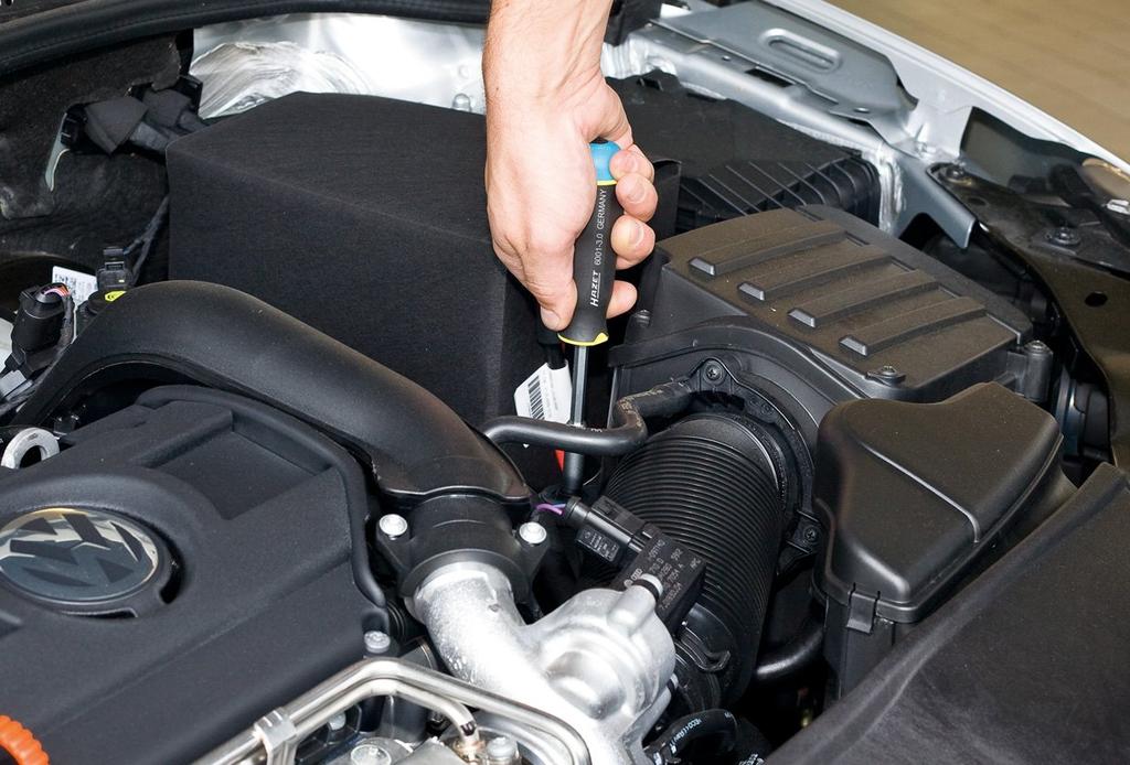 HAZET Professional Torque Screwdriver with Magnetic Bit Precision Ratchet for Automotive and Industrial Tool Set Set, 1/4 inch, 1.5-3.0 Nm, Holder,