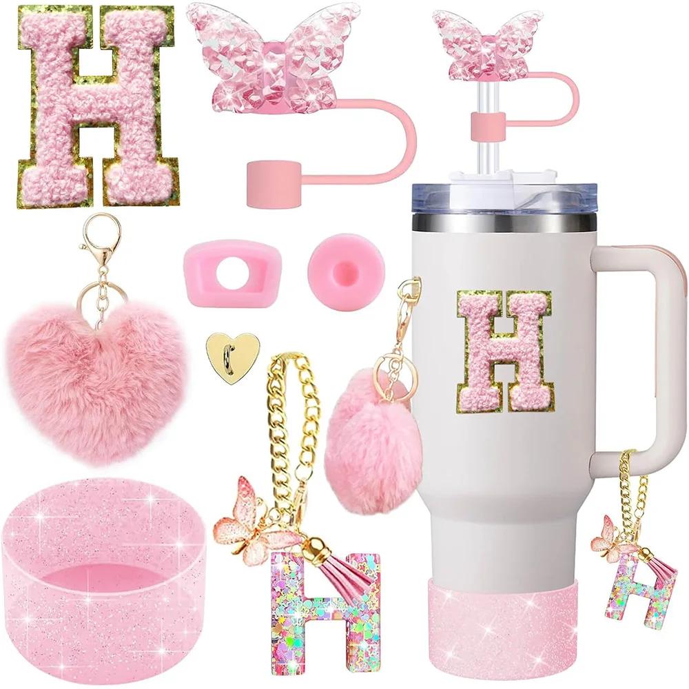 8 Pezzi Accessori per Tazza per Stanley Cup 30oz 40oz Include Coperchio Tappo Cannuccia a Farfalla Piedino in Silicone Maniglia Ciondolo Adesivo con Iniziali