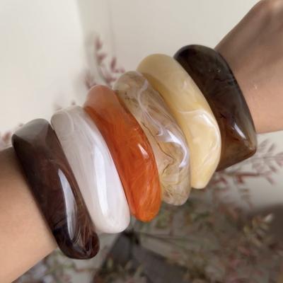 Pulseira de Moda em Acrílico Estilo Ins Exagerado, Senso de Design Translúcido Irregular, Pulseira Exagerada Personalizada