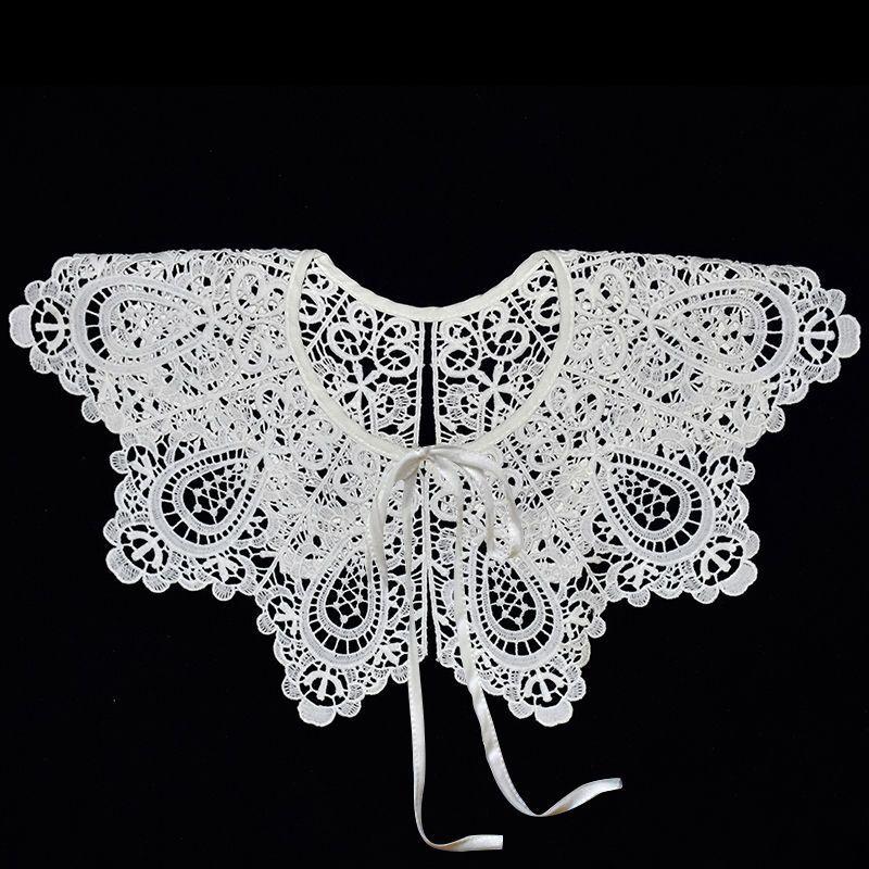 White Retro Hanfu Cloud Shoulder Shawl with Lace Trim & Embroidery for Women