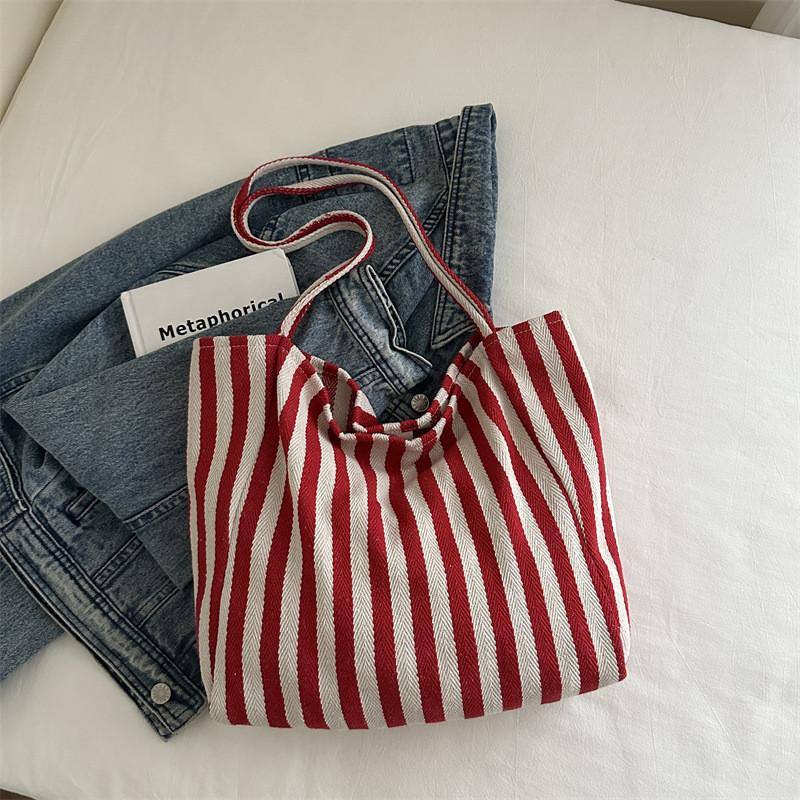 Stylish And Spacious Retro Canvas Tote Bag For Everyday Fashionable Shopping