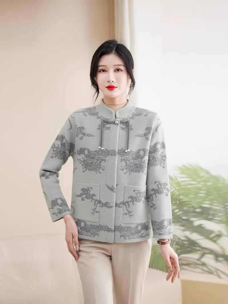 

Autumn/Winter Loose Wool Cardigan for Middle-Aged & Elderly Women - Chinese National Style 3XL (145-160 Jin)
