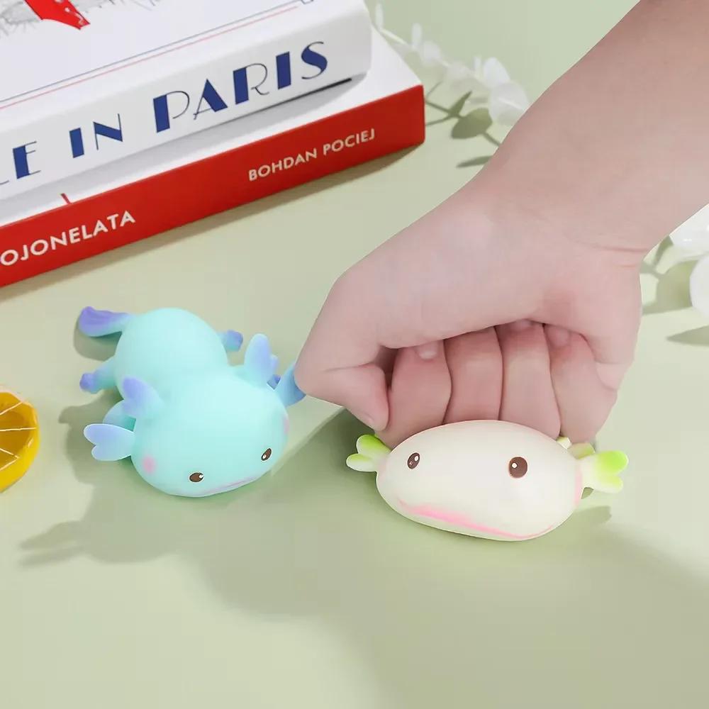 Axolotl Quetschball Niedlicher Cartoon-Fisch Langsam aufsteigend Squishy, Stressabbau Dehnbar Antistress Für Erwachsene