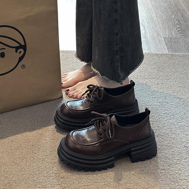 Plateau-Loafer Damen Frühjahr 2025 neu Britischer Stil Schnürschuhe kleine Lederschuhe schwarz Muffin Einzelschuhe ein Pedal