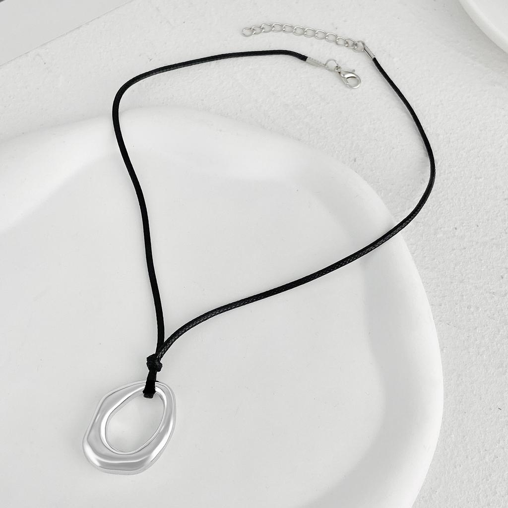 Vintage Runder Hohlanhänger Minimalistische Halskette für Damen Gold Silber Farbe Minimalistischer Schick Vielseitiger Kragen Schmuck