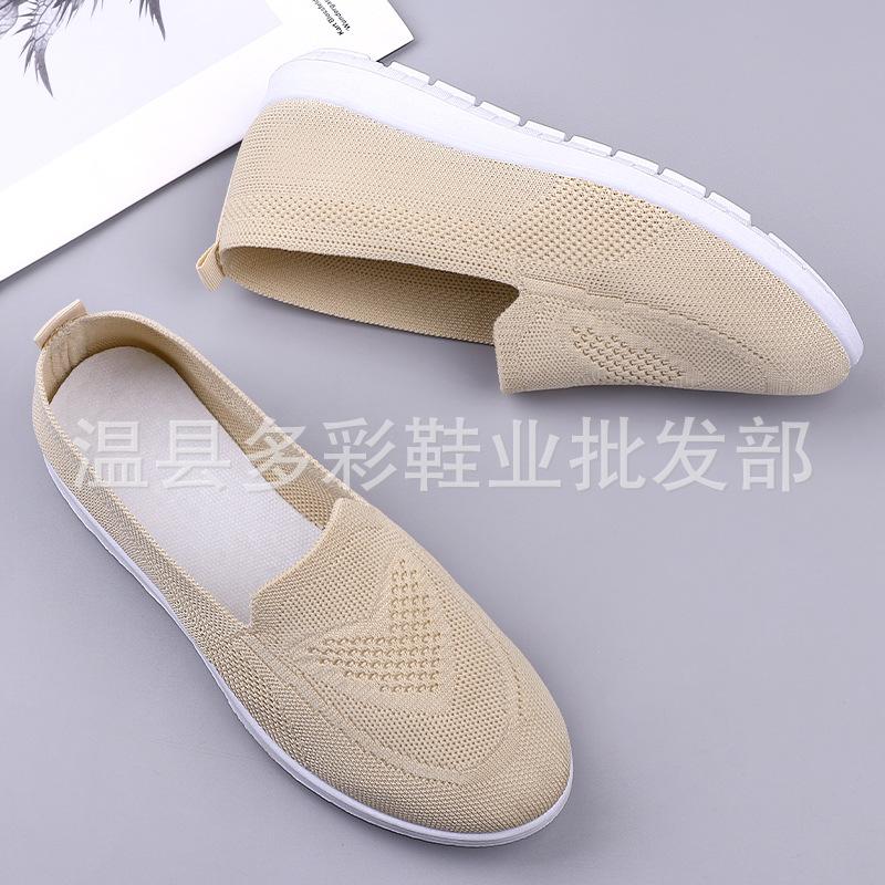 Spring and summer new light buckle flying woven shoes comfortable and lightweight middle and old shoes old Beijing cloth shoes walking shoes