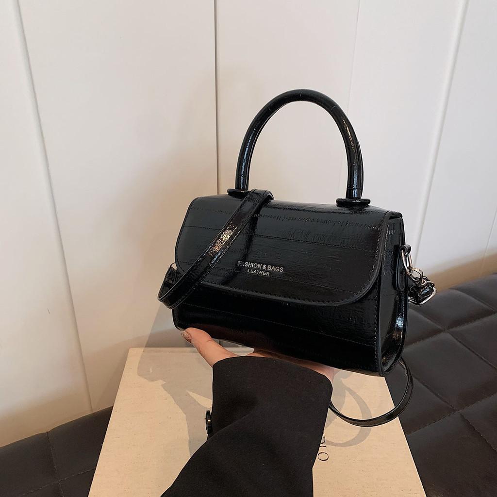 Fashionable Retro Small Crossbody Bag For Women 2024 Elegant Versatile Handheld Tote
