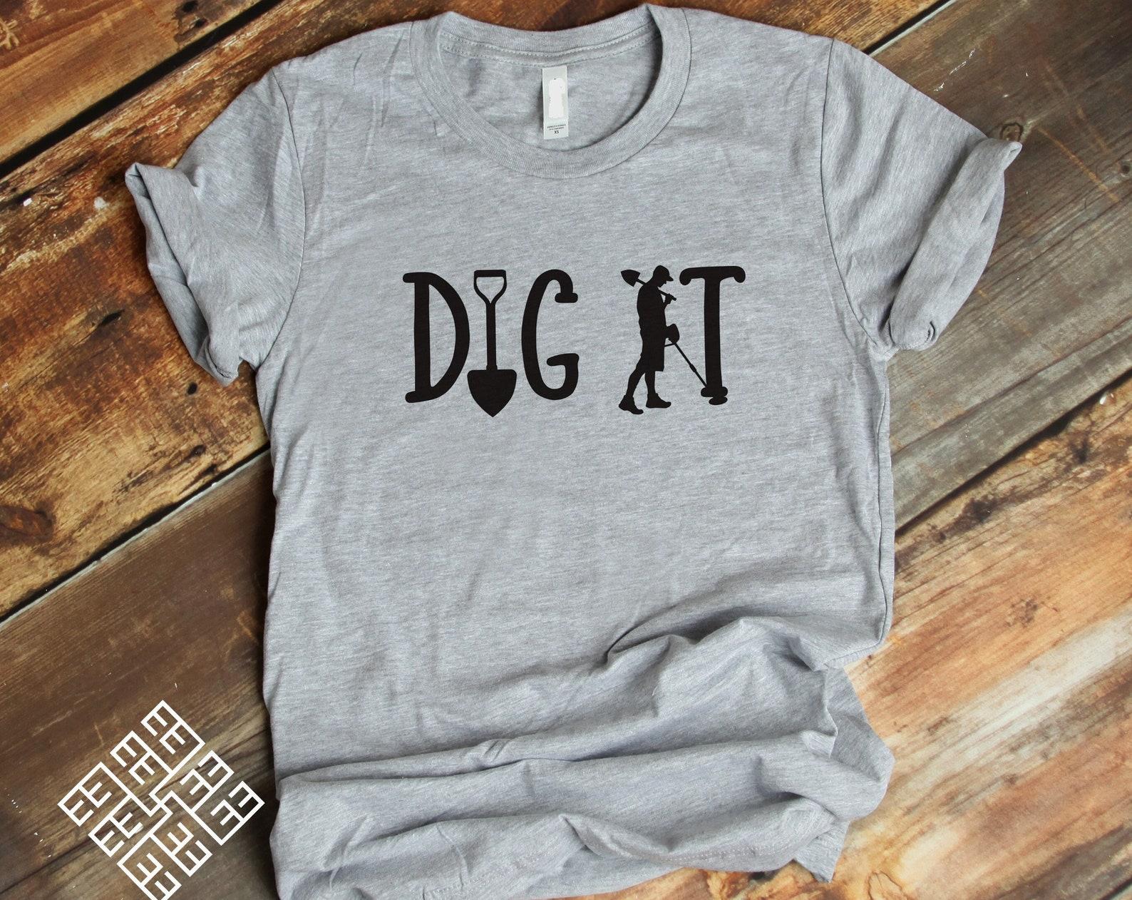 Lucky Metal Detectorist Tee Shirt, Dig It T shirt, Funny Detectorist Gift, Treasure Hunter T shirt, Motyvational Metal Detectorist T shirt M