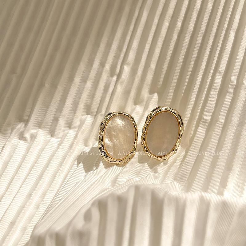 Exquisite Fashion Geometry Square Shell Stud Earring for Women Personality Gold Color Korea Earring Summer Beach Jewelry Gift