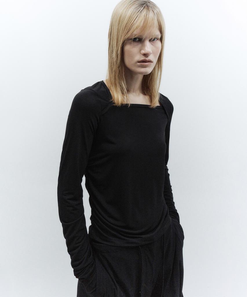 INSILENCE WOMEN Square Neck Shirred Top Black