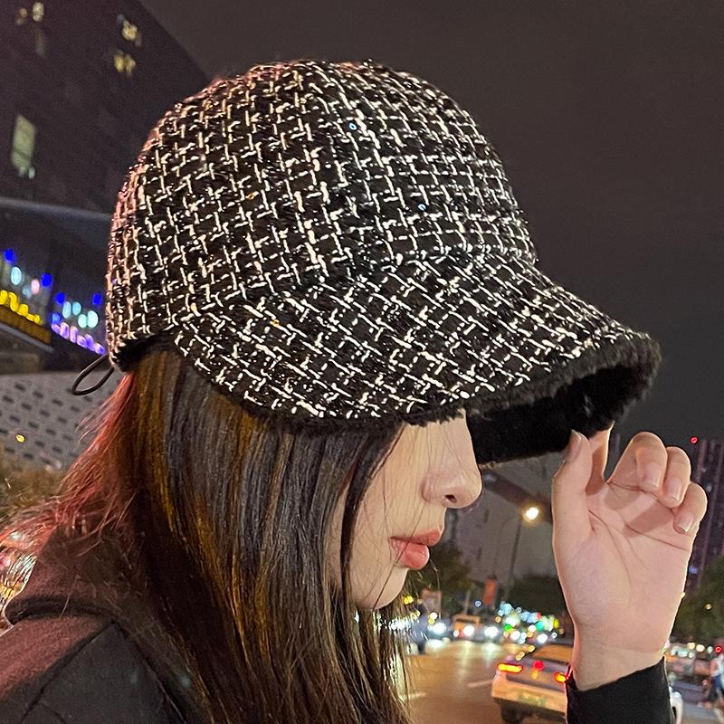 Xiaoxiangfeng Chapéu de lã de cordeiro com lantejoulas Duckbill para mulheres com isolamento de pelúcia Chapéu de pescador versátil e moderno