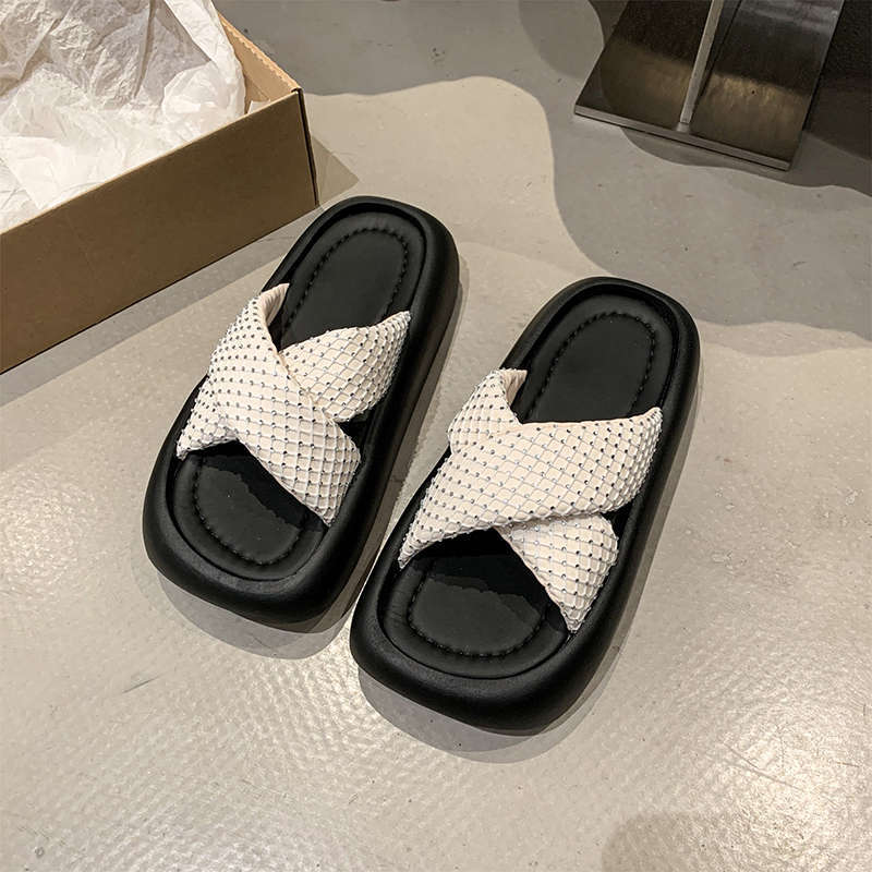 Super fire rhinestone muffin with skirt one word cool slippers women's summer wear 2025 new Internet celebrity fashion platform slippers