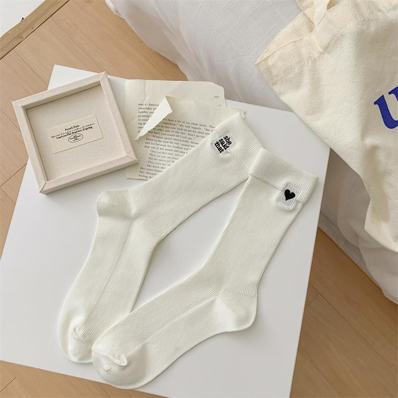 

Female Spring and Autumn Solid Color AB Style Love Letter Embroidery Cylinder Pile Pile Cotton Socks 1 pair белый