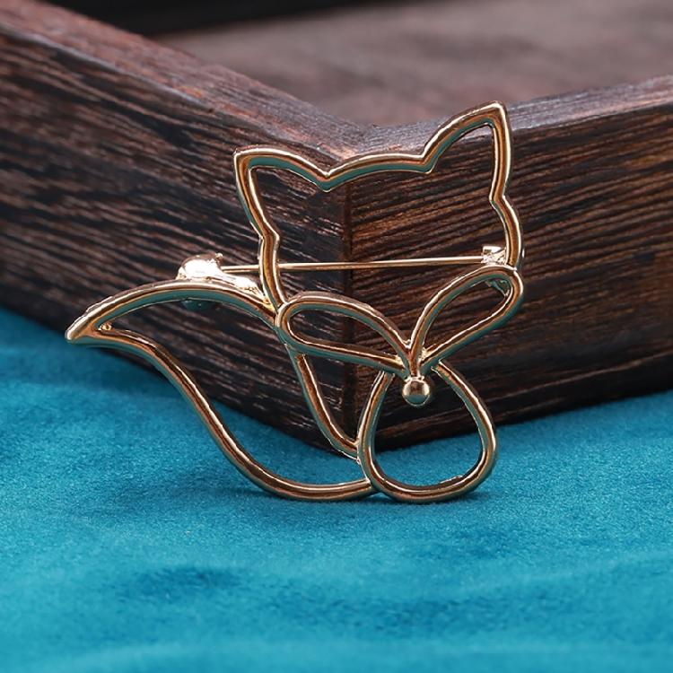Stylish Hollow Foxes Brooch Pin Casual Brooches Alloy Texture Suitable for Women Casual and Formal Wear Various Occcasion